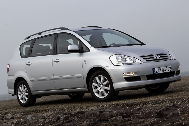 Trekhaak + kabelset Toyota Avensis Verso | 2001 - 2006